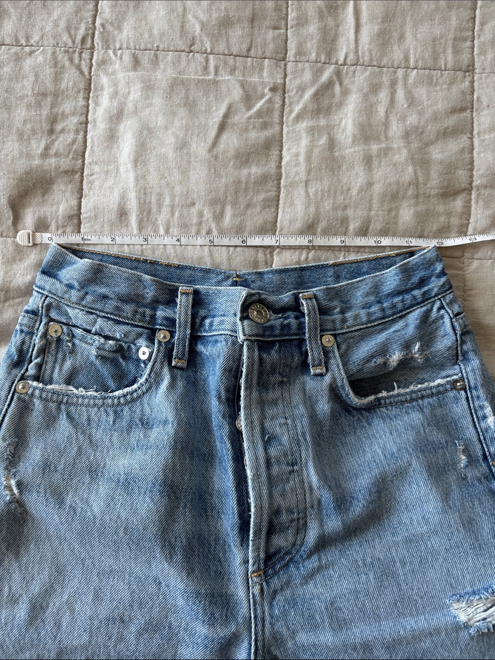 Agolde Parker Shorts (Swapmeet) +
Agolde Distressed High-Rise Denim Shorts - Picture 9 of 9